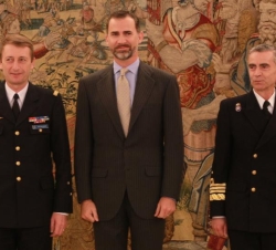 Don Felipe junto al General Patrick de Rousiers, Presidente del Comité Militar de la Unión Europea y el jefe de Estado Mayor de la Defensa, almirante 